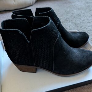 Kensie Black Textured Ankle Booties